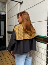 Attire cape yellow