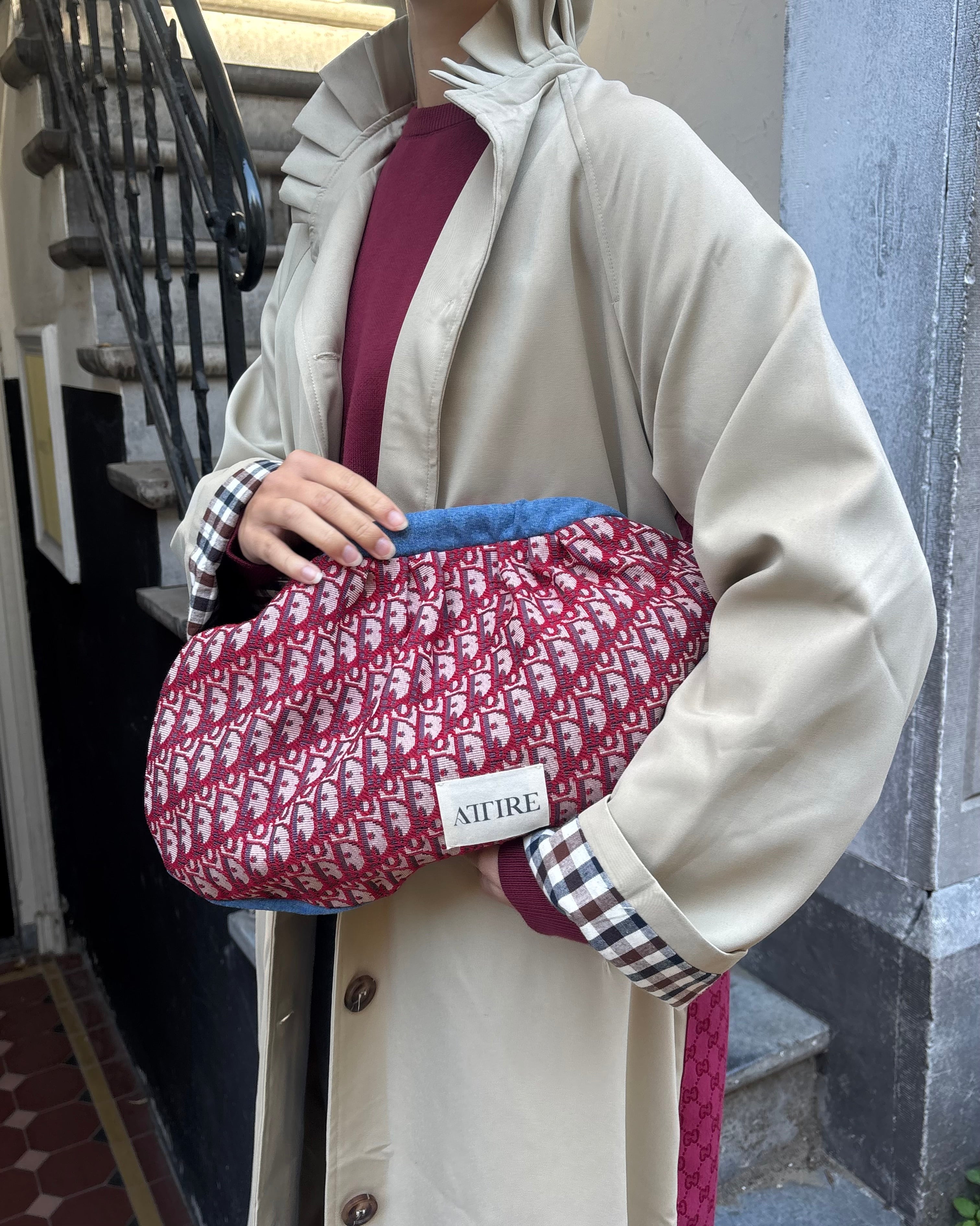 Attire clutch pink