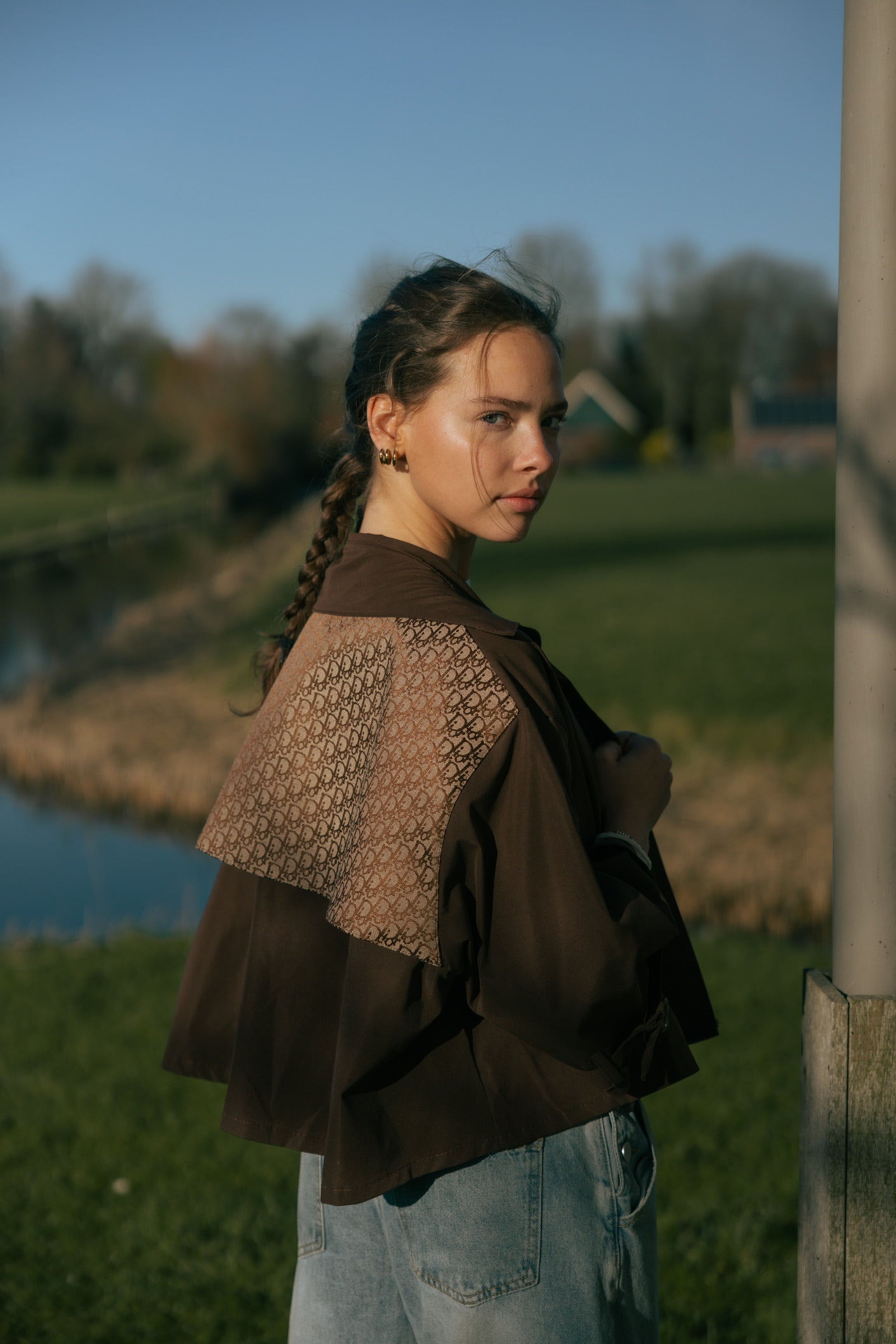 Attire cape brown