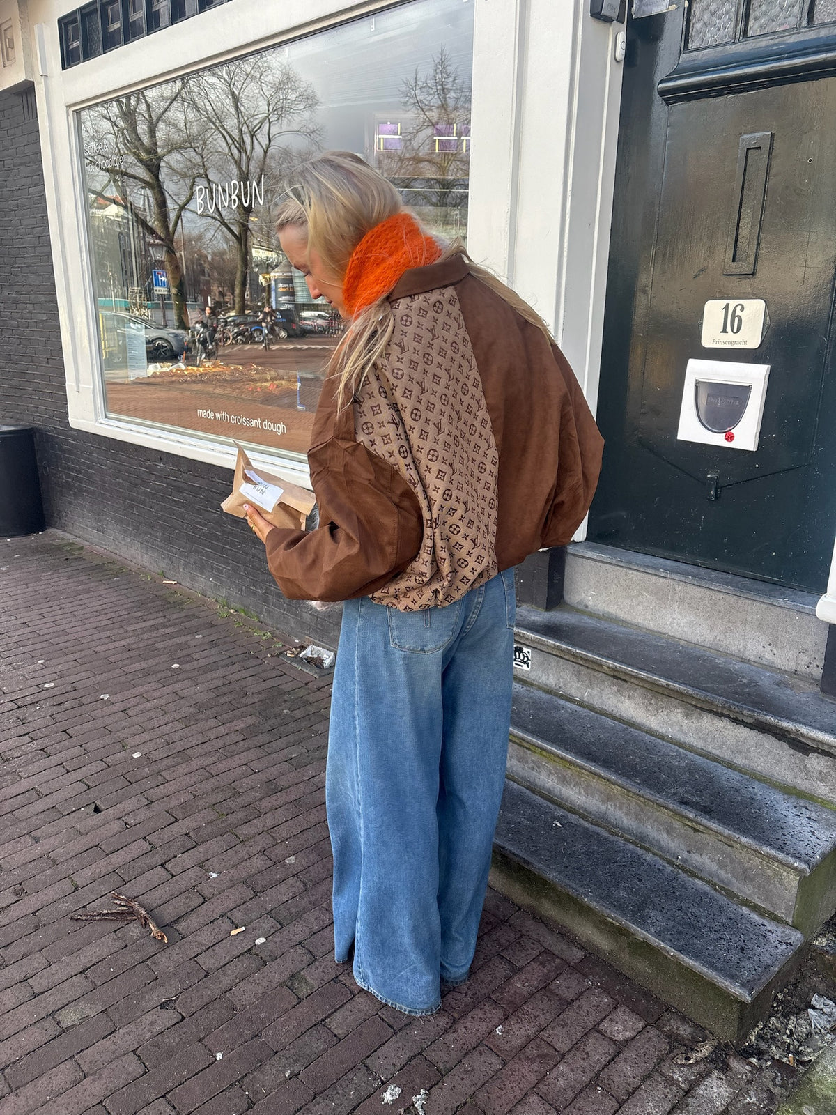 Attire bomber brown
