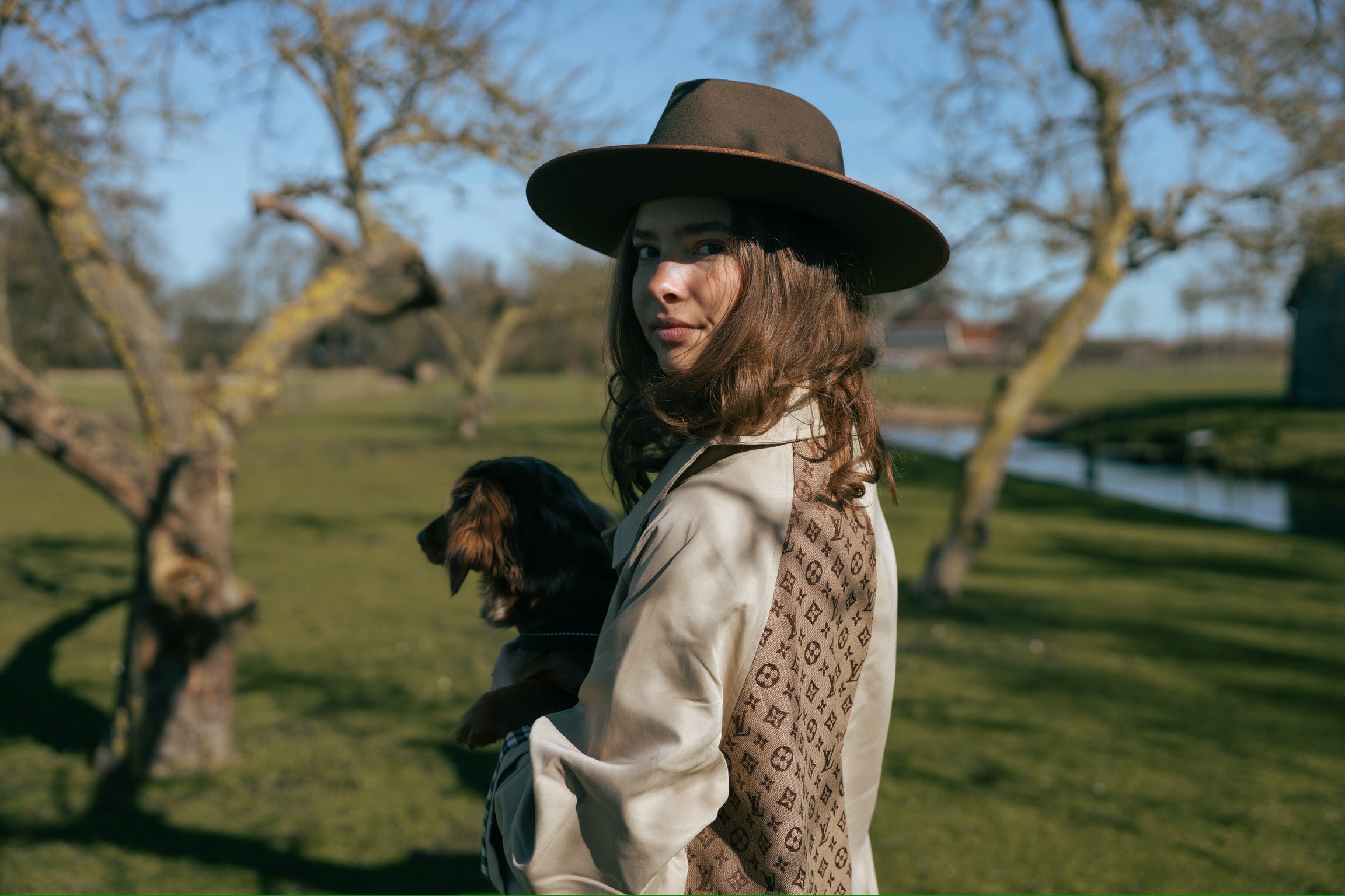 Attire trenchcoat