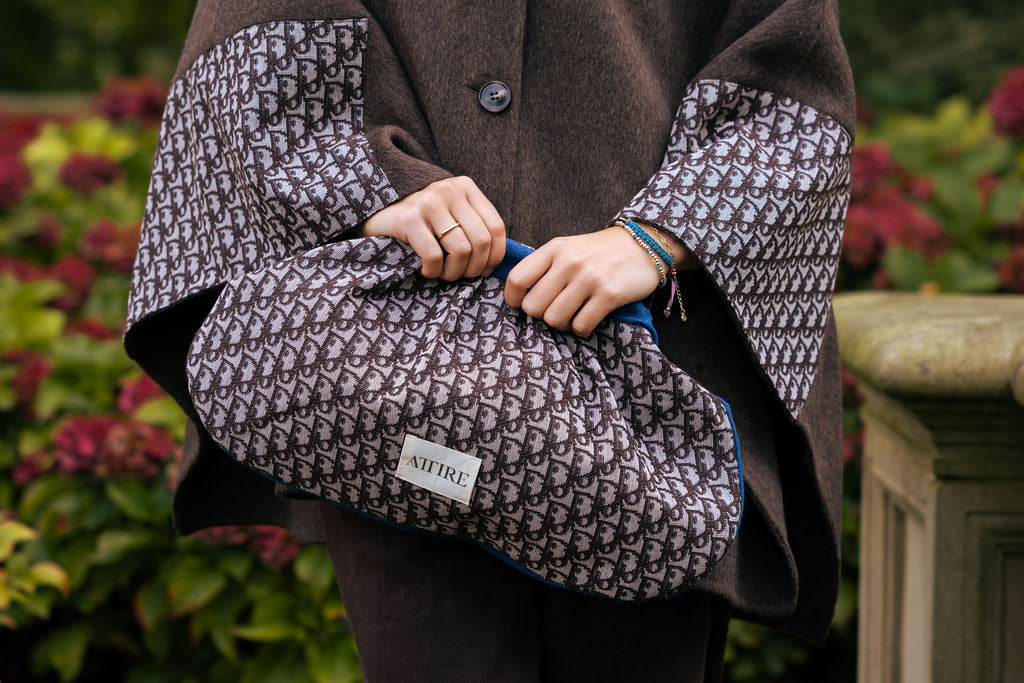 Attire clutch brown