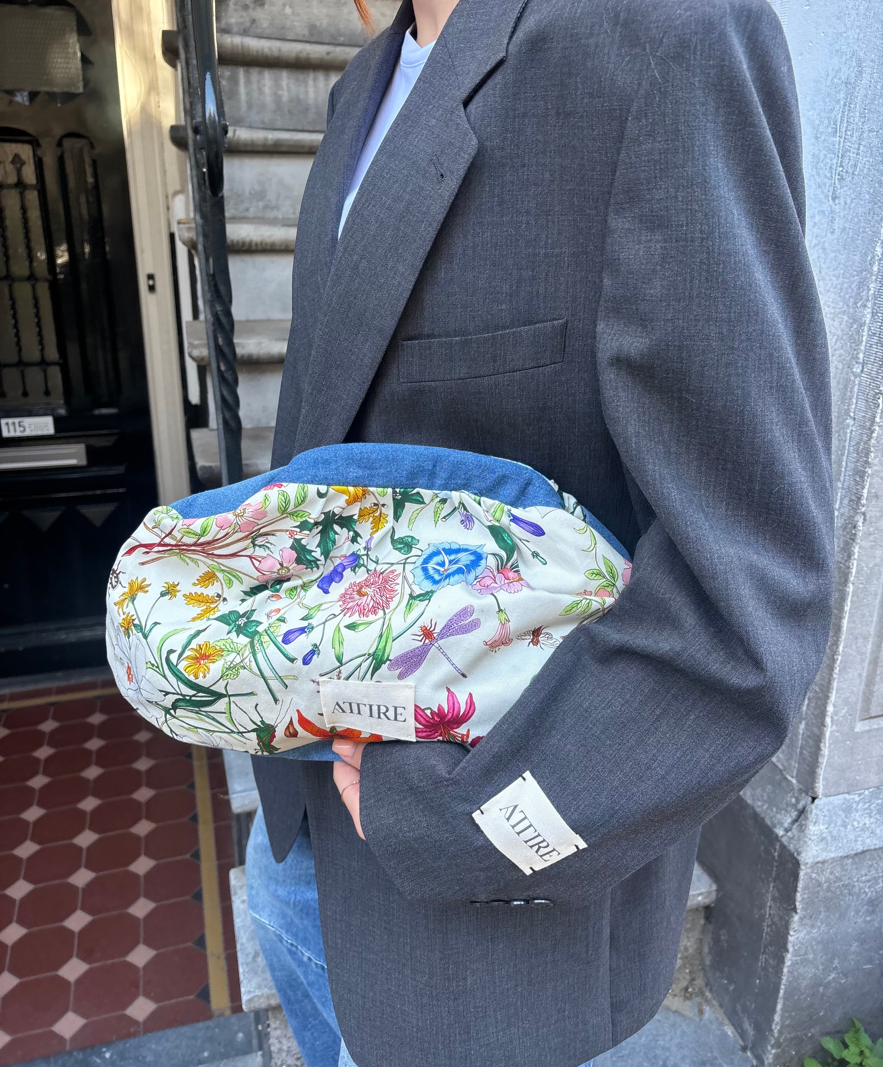 Attire clutch floral