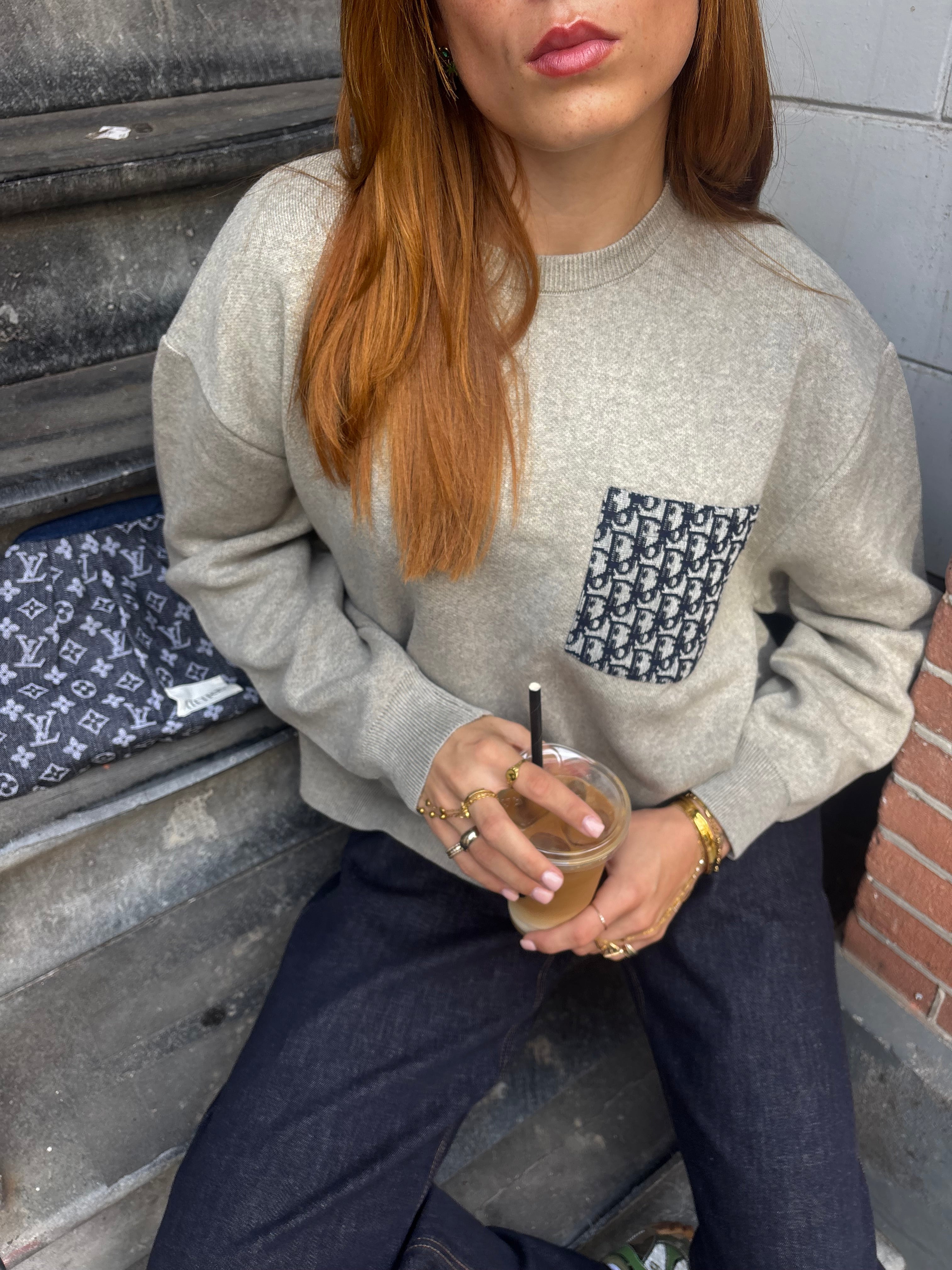 Attire pull grey