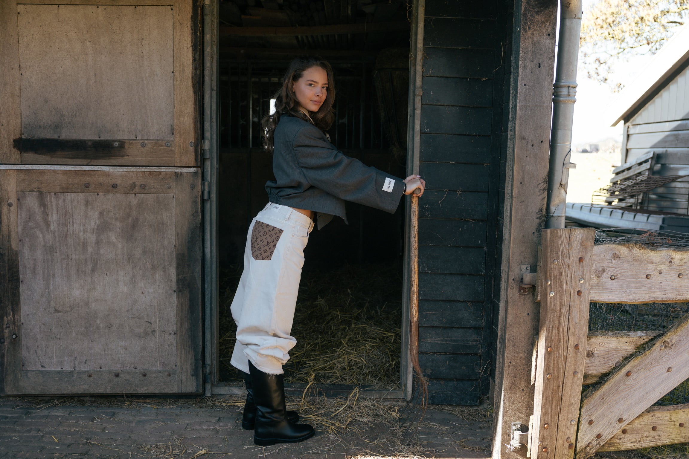 Attire Barrel jeans white