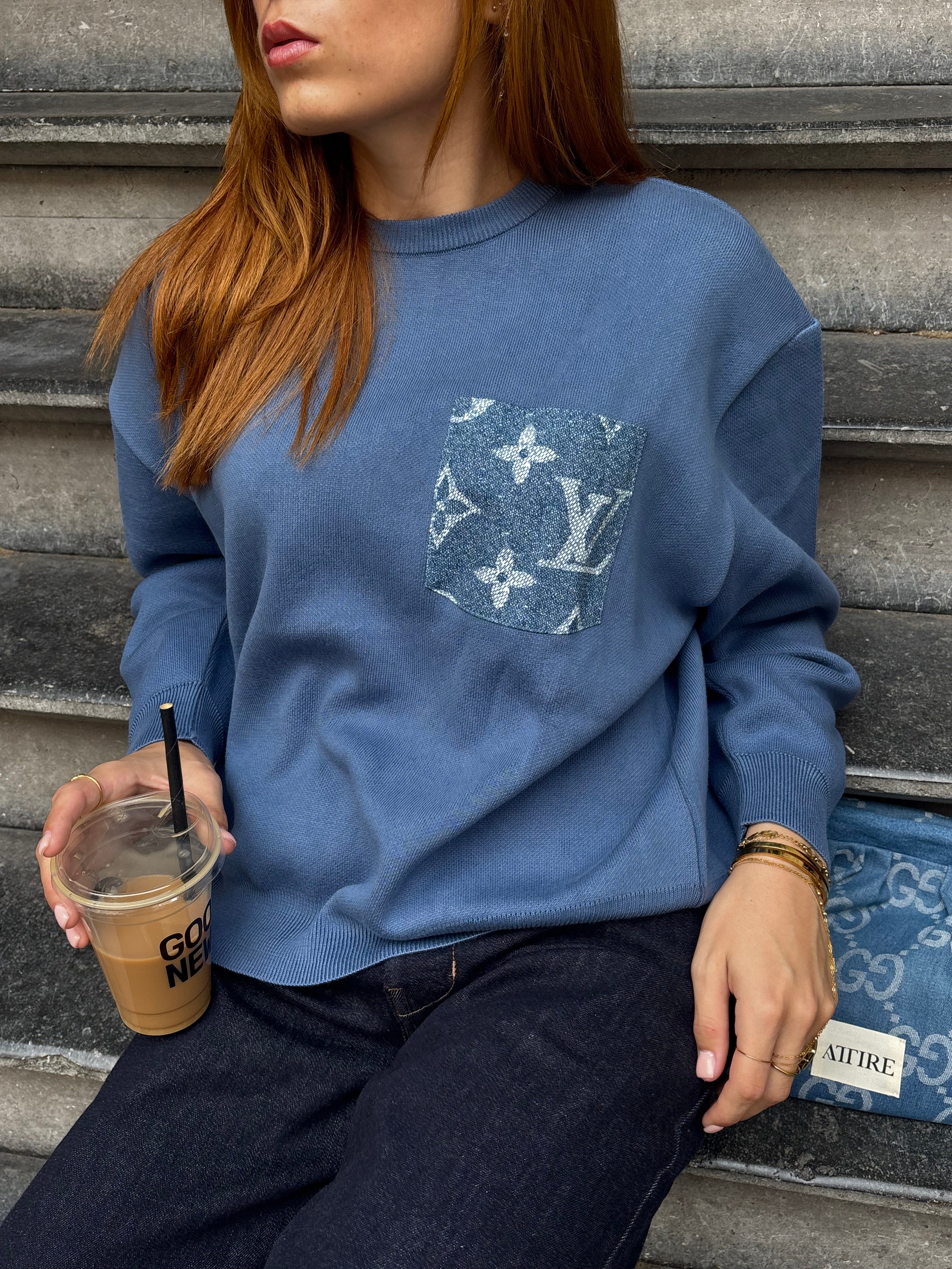 Attire pull blue