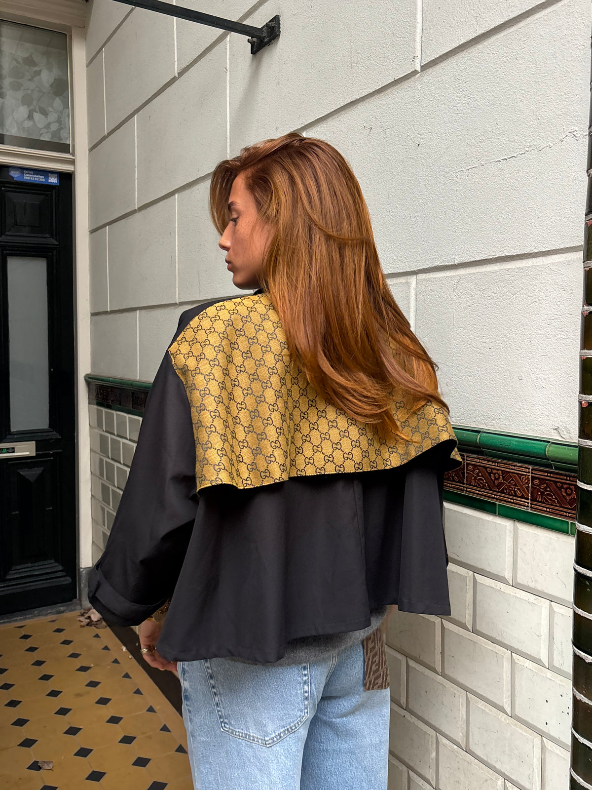 Attire cape yellow