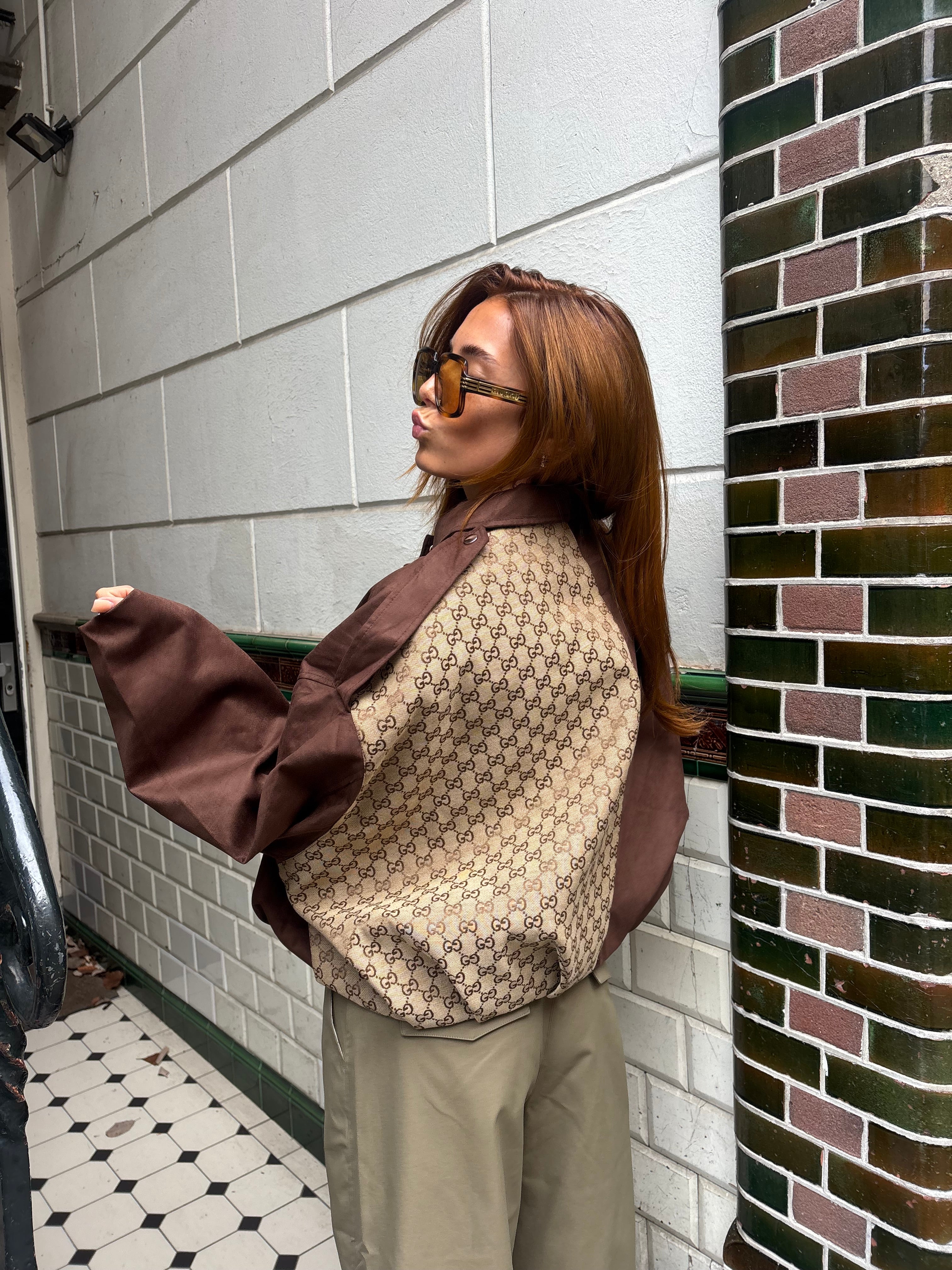 Attire bomber brown
